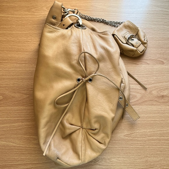 Danier beige leather hobo bag with silver metal details + removable chain purse - Picture 3 of 7